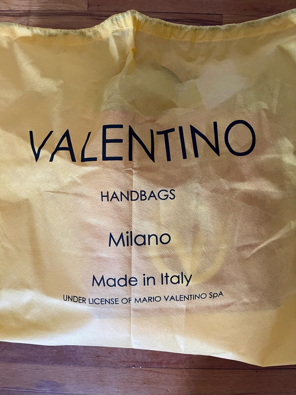 Authentic Mario Valentino Leather bucket bag - Picture 4 of 11